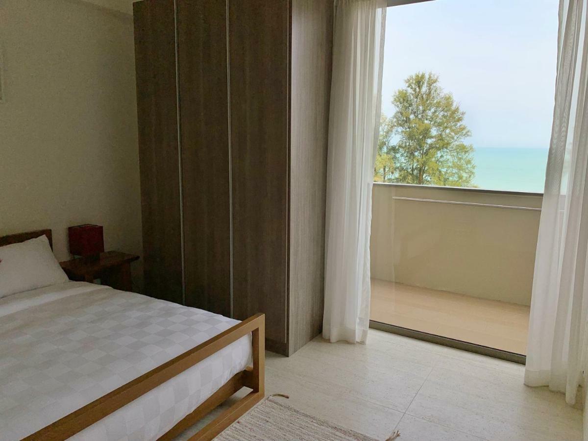 By The Sea Suites - Managed By Sdb Host Batu Ferringhi Zewnętrze zdjęcie